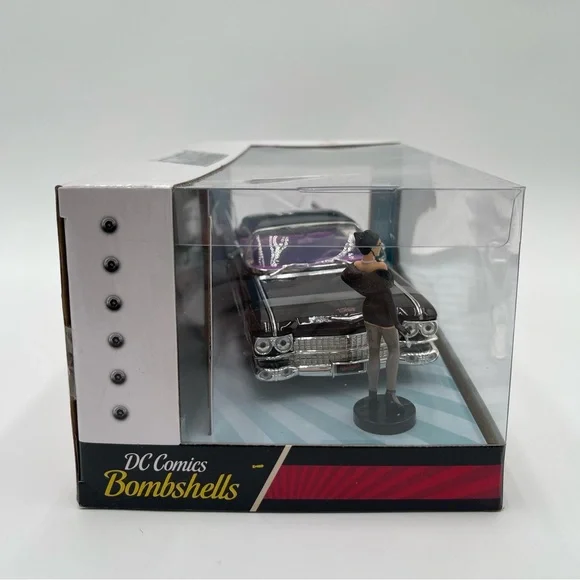 DC Comics Bombshells CATWOMAN & 1959 CADILLAC Coupe Deville Metals Die Cast NEW - Picture 10 of 12